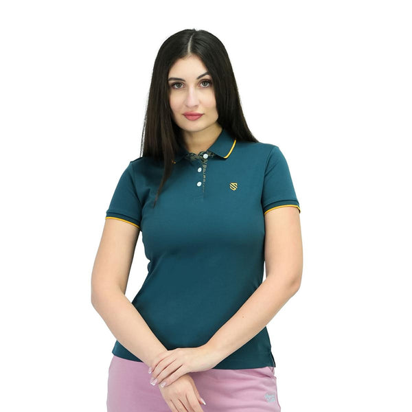 قميص بولو نسائي بقصة ضيقة وتطريز جريء (لمسة سائلة)